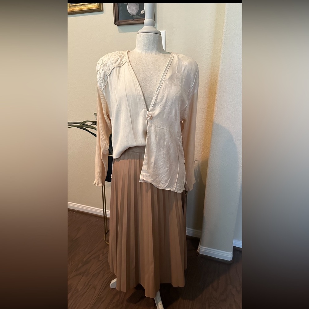 Pretty Ontwelfth Faux Leather Skirt in Color Tan Brown